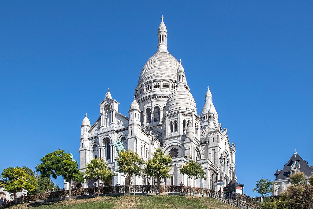 Bazylika Najświętszego Serca na szczycie Montmartre w Paryżu