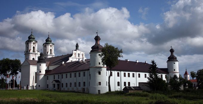 Widok na kościół i klasztor