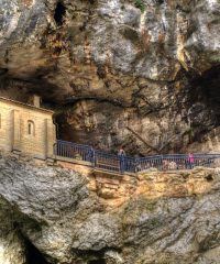 Sanktuarium Matki Bożej Królowej Asturii w Covadondze