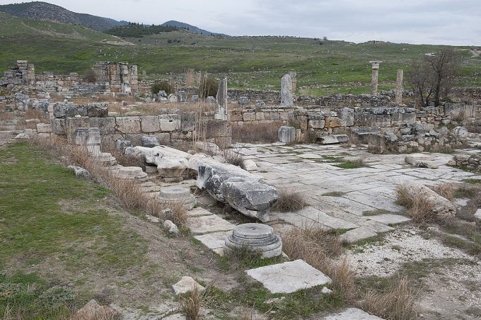 Starożytna Katedra w Hierapolis