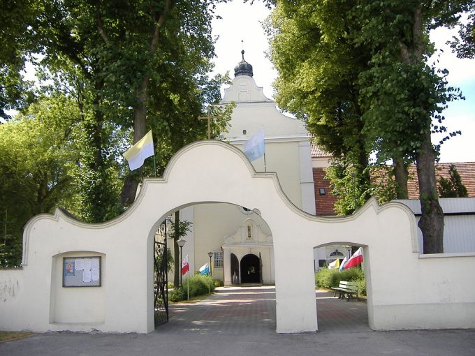 Sanktuarium Matki Bożej Królowej Miłości i Pokoju Pani Kujaw w Markowicach