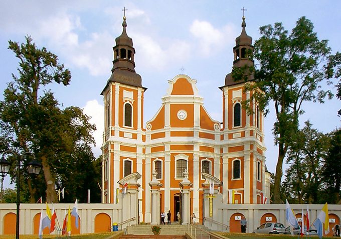 Sanktuarium Narodzenia Matki Bożej, Królowej Rodzin w Lubaszu