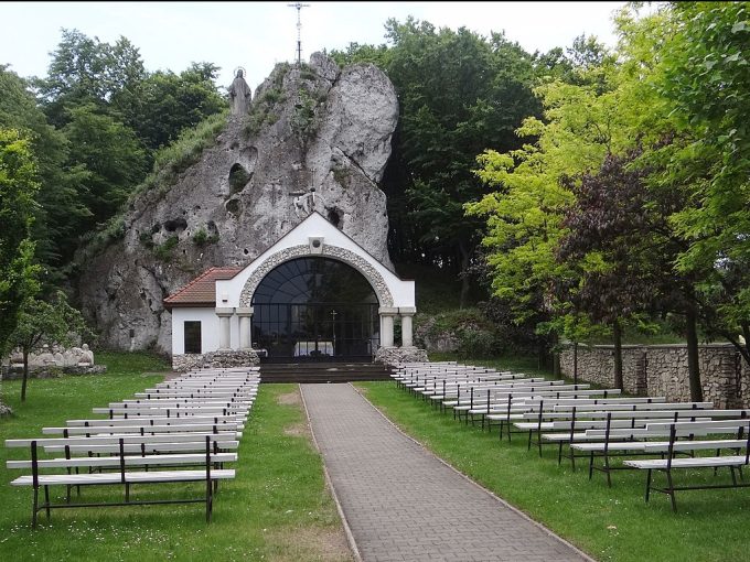 Sanktuarium Matki Bożej Skałkowej w Podzamczu