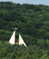Sanktuarium Matki Bożej Wspomożenia Wiernych w Jaroszowcu