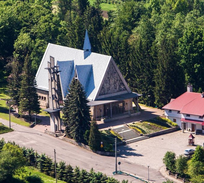 Sanktuarium Matki Bożej Nieustającej Pomocy w Niechobrzu