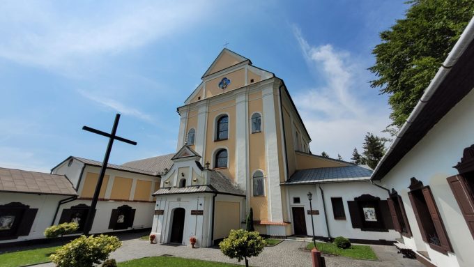 Sanktuarium Matki Bożej Śnieżnej Opiekunki Rodzin w Biskupicach