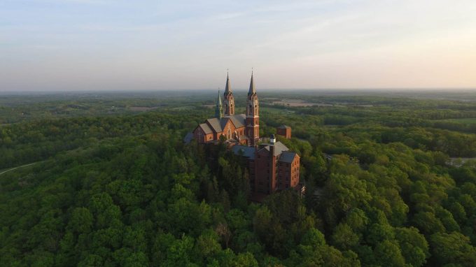 Narodowe Sanktuarium Matki Bożej Wspomożycielki Wiernych na Świętym Wzgórzu koło Richfield