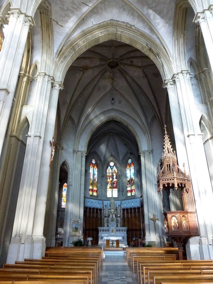Wnętrze bazyliki Notre Dame de l'Osier