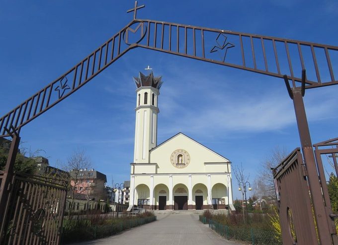 Sanktuarium Matki Bożej Różańcowej-Pośredniczki Wszelkich Łask w Piasecznie