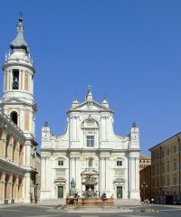 Sanktuarium Santa Casa w Loreto, Bazylika Matki Bożej Loretańskiej