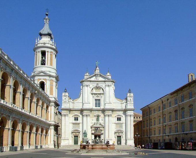 Sanktuarium Santa Casa w Loreto, Bazylika Matki Bożej Loretańskiej