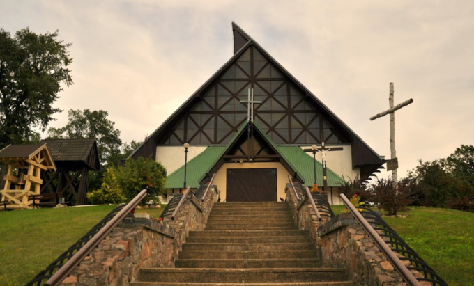 Sanktuarium Matki Bożej Nadodrzańskiej Królowej Pokoju w Siekierkach
