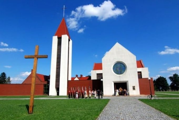 Sanktuarium Matki Bożej Szkaplerznej w Strzelcach Wielkich