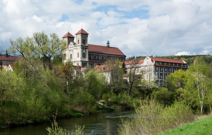 Bazylika Mniejsza Nawiedzenia Matki Bożej i klasztor