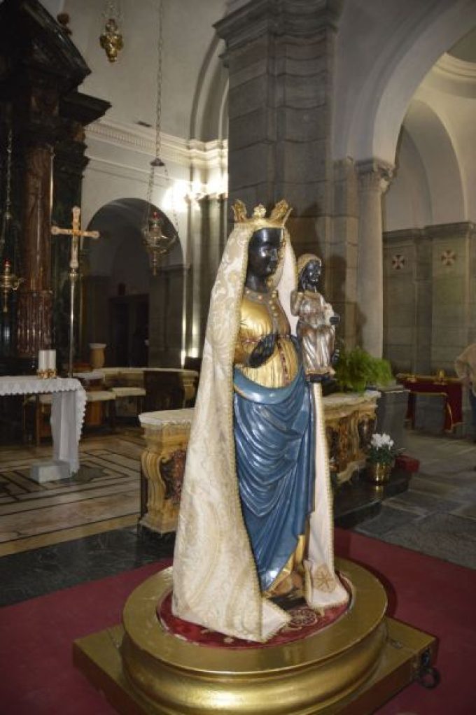 Cudowna figura Czarnej Madonny